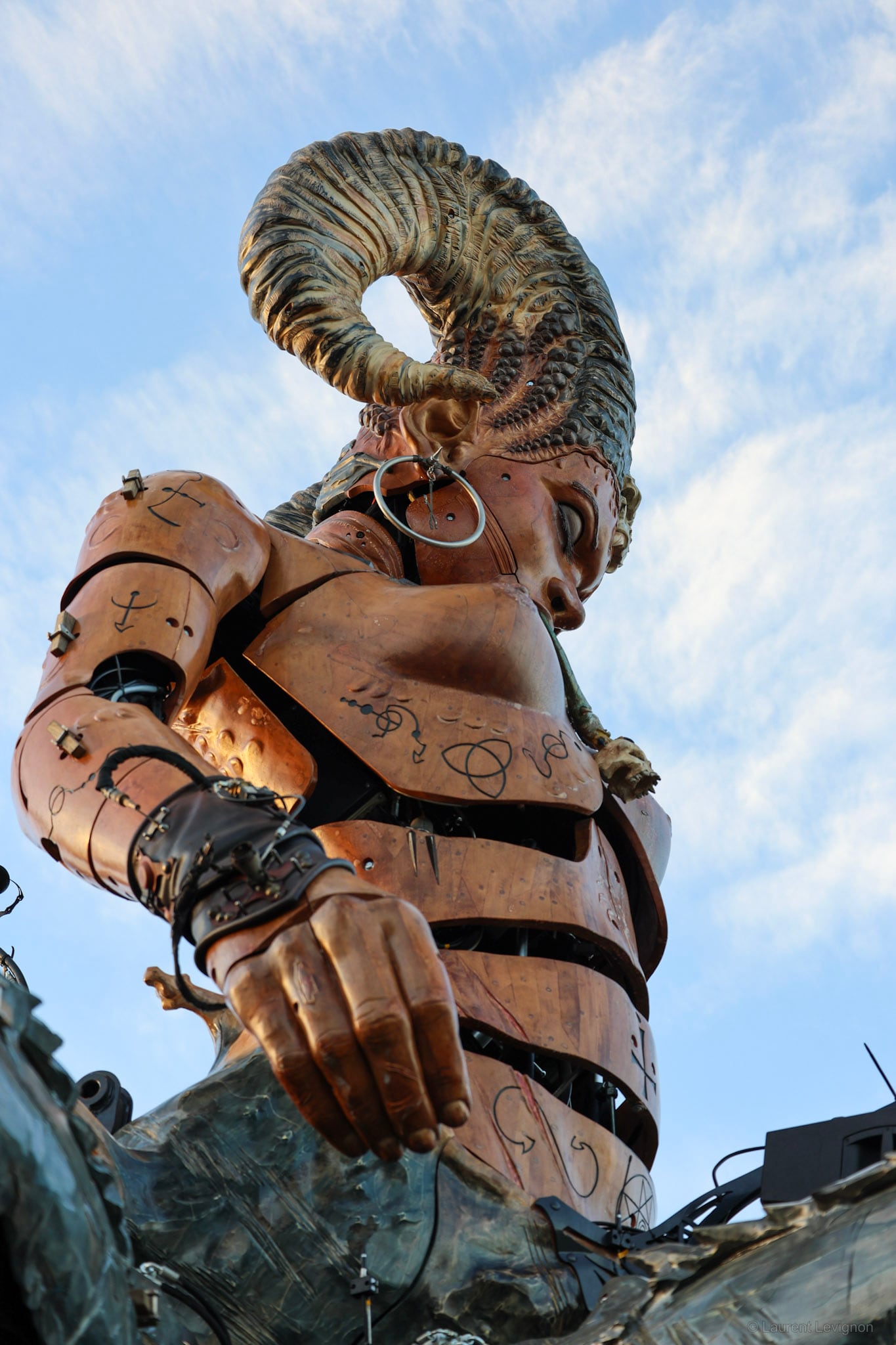 Troisième machine du spectacle de novembre 2025 à Calais, où elle tente d'entraîner le Dragon et le Varan aux enfers.
