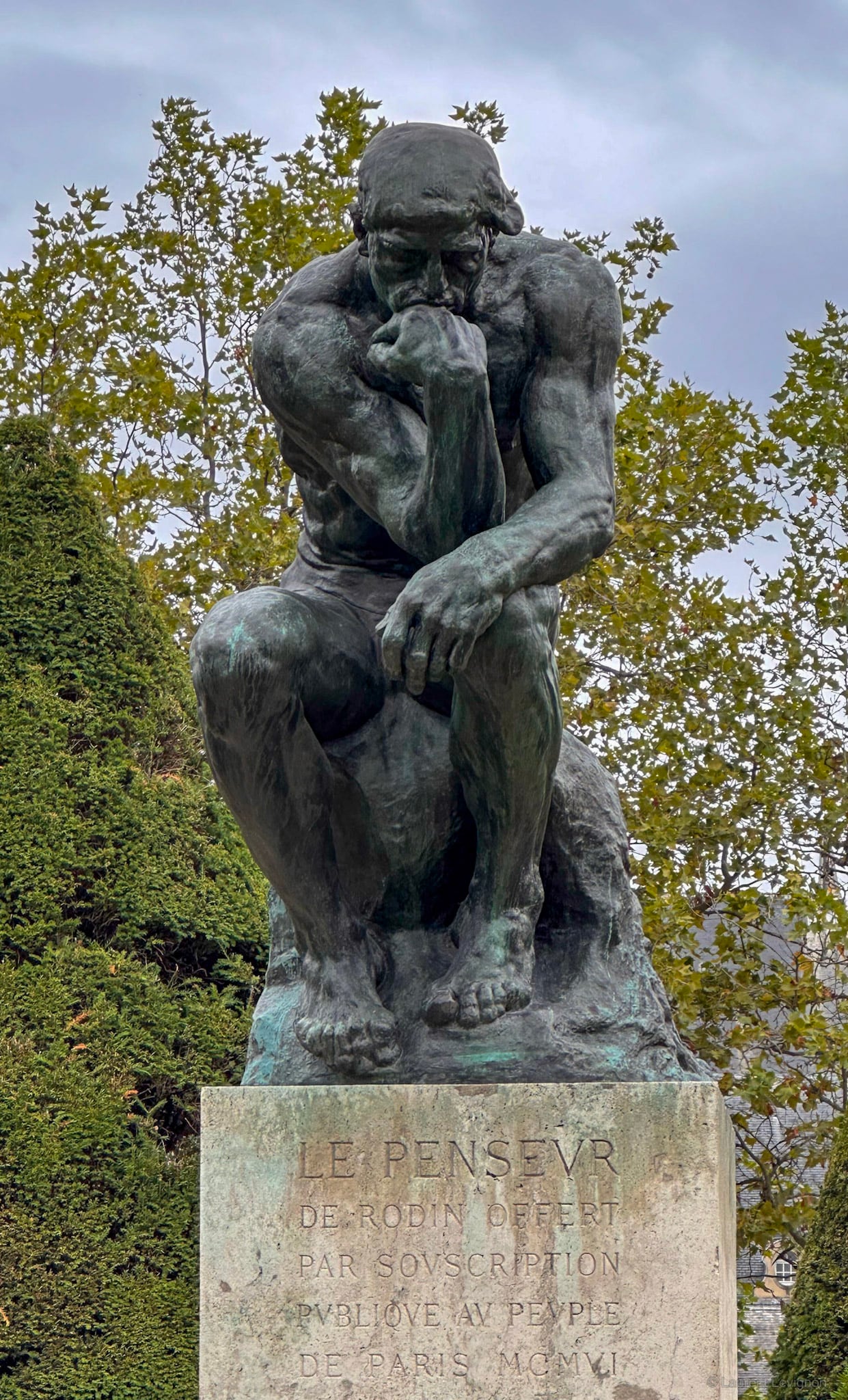 Jardin du musée Rodin, Paris. Ce bronze fut offert au peuple de Paris par souscription publique et inauguré devant le Panthéon en 1906 ; il n'a rejoint le jardin qu'en 1922.