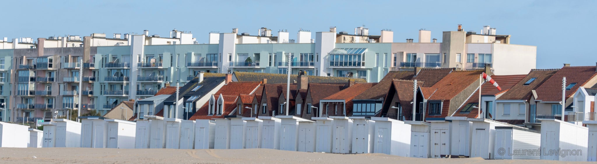 Les cabines, les villas et les immeubles, fin d'après-midi, 20 septembre 2026.